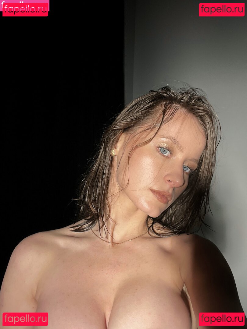 Toma Efremova / TomaEfremova Onlyfans Photo Gallery 