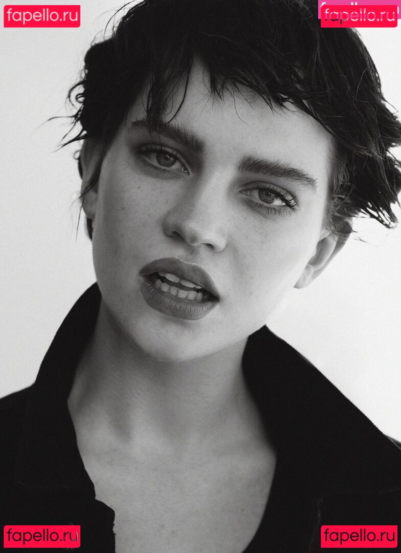 Sophie Thatcher / soapy.t / soapythinker / sophie_thatcher Onlyfans Photo Gallery 