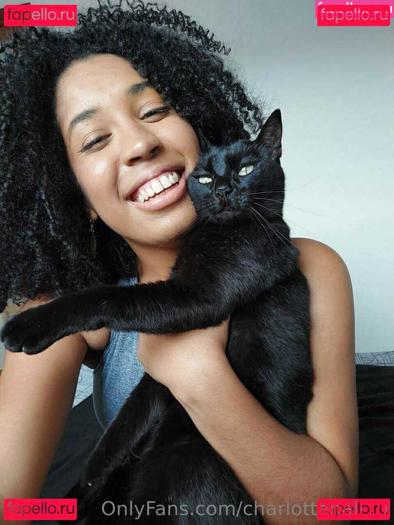 its_charl0tte / its_charl0ttehall Onlyfans Photo Gallery 