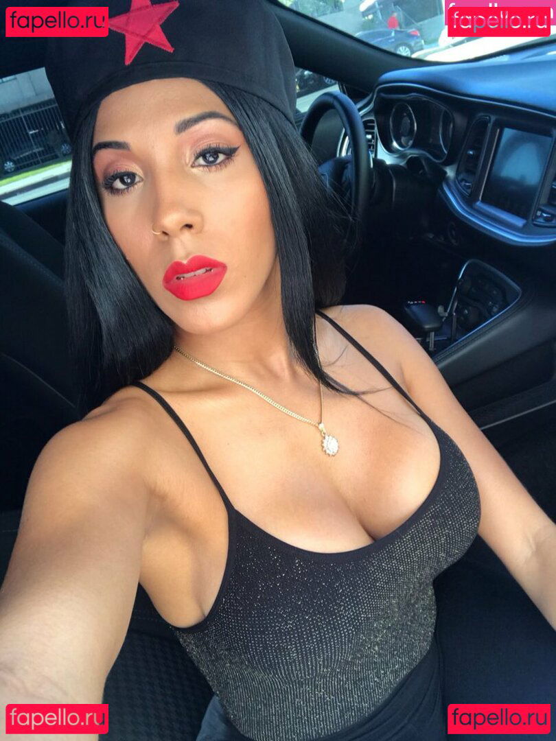 Jenn Morel / jennmorel / jennmorelflow Onlyfans Photo Gallery 