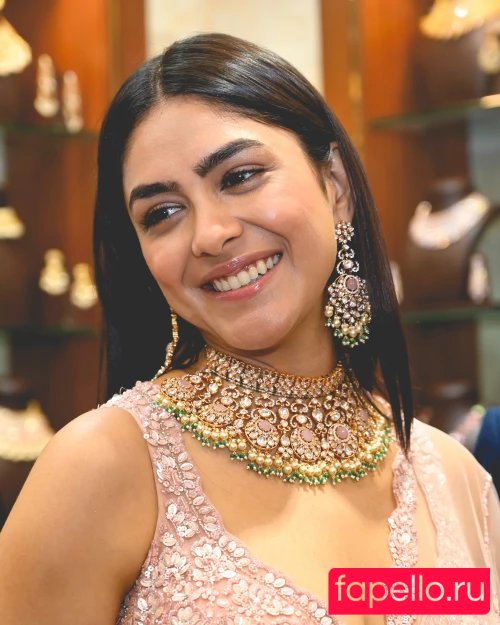 Mrunal Thakur Nude Onlyfans Photo 51