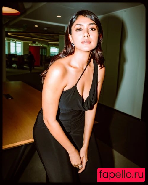Mrunal Thakur Nude Onlyfans Photo 47