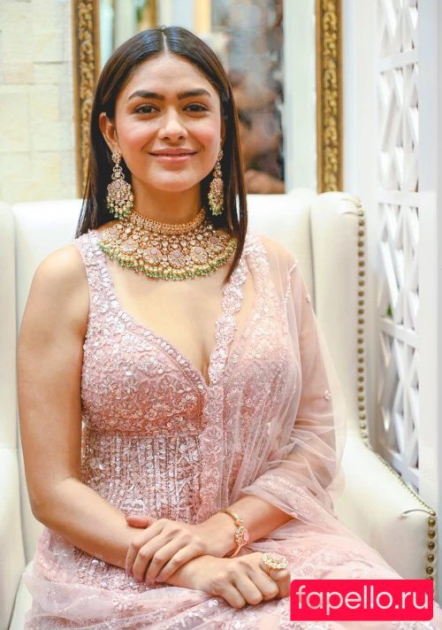 Mrunal Thakur Nude Onlyfans Photo 42