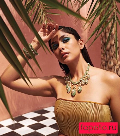 Mrunal Thakur Nude Onlyfans Photo 35