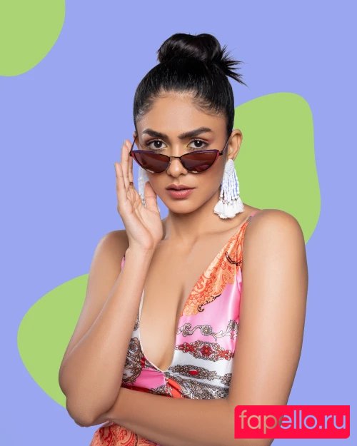 Mrunal Thakur Nude Onlyfans Photo 33