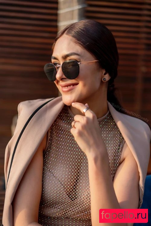 Mrunal Thakur Nude Onlyfans Photo 30