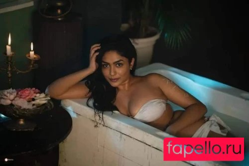 Mrunal Thakur Nude Onlyfans Photo 28