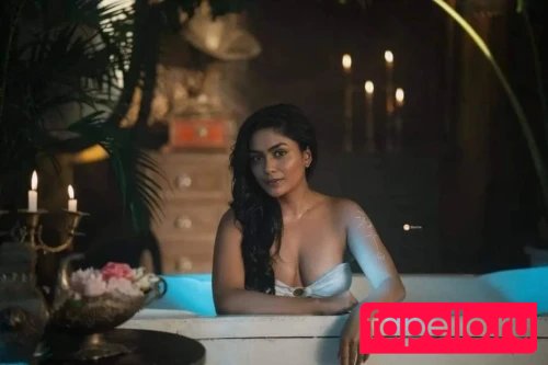 Mrunal Thakur Nude Onlyfans Photo 27