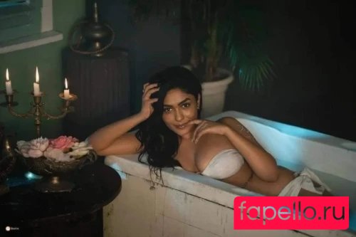 Mrunal Thakur Nude Onlyfans Photo 26