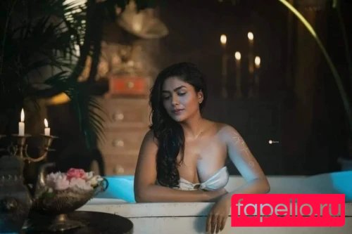 Mrunal Thakur Nude Onlyfans Photo 25