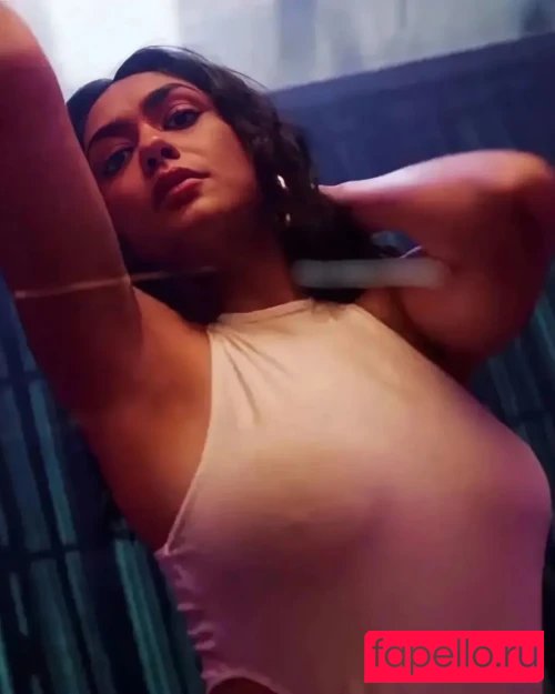 Mrunal Thakur Nude Onlyfans Photo 24