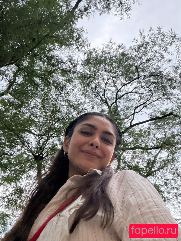 Mrunal Thakur Nude Onlyfans Photo 18