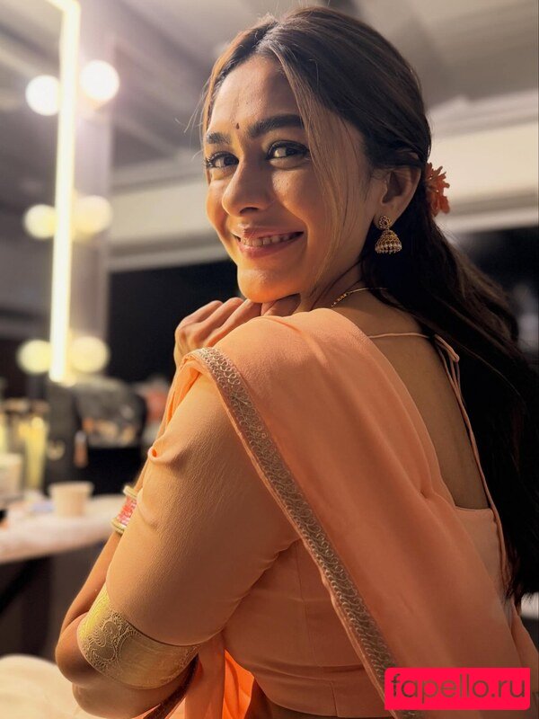 Mrunal Thakur Nude Onlyfans Photo 6