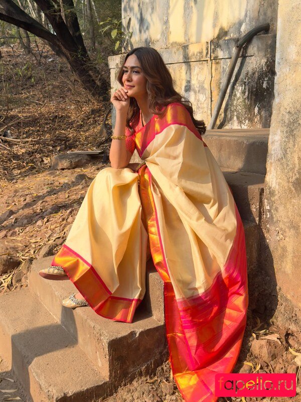 Mrunal Thakur Nude Onlyfans Photo 7