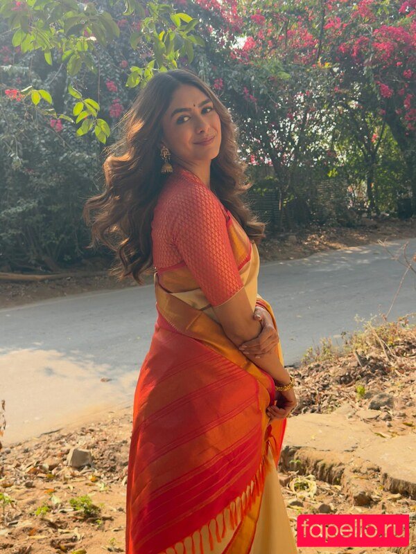 Mrunal Thakur Nude Onlyfans Photo 8