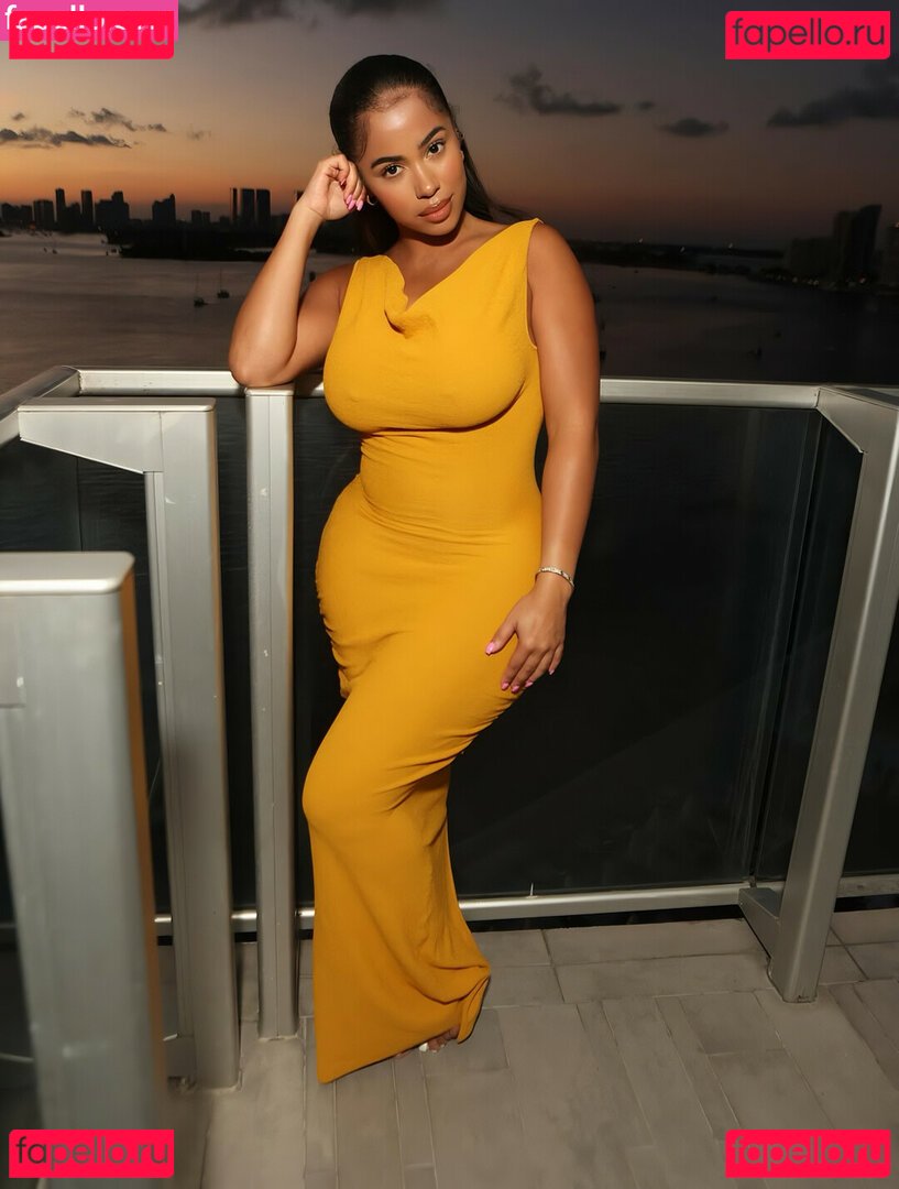 Yasmine Lopez Nude Onlyfans Photo 24