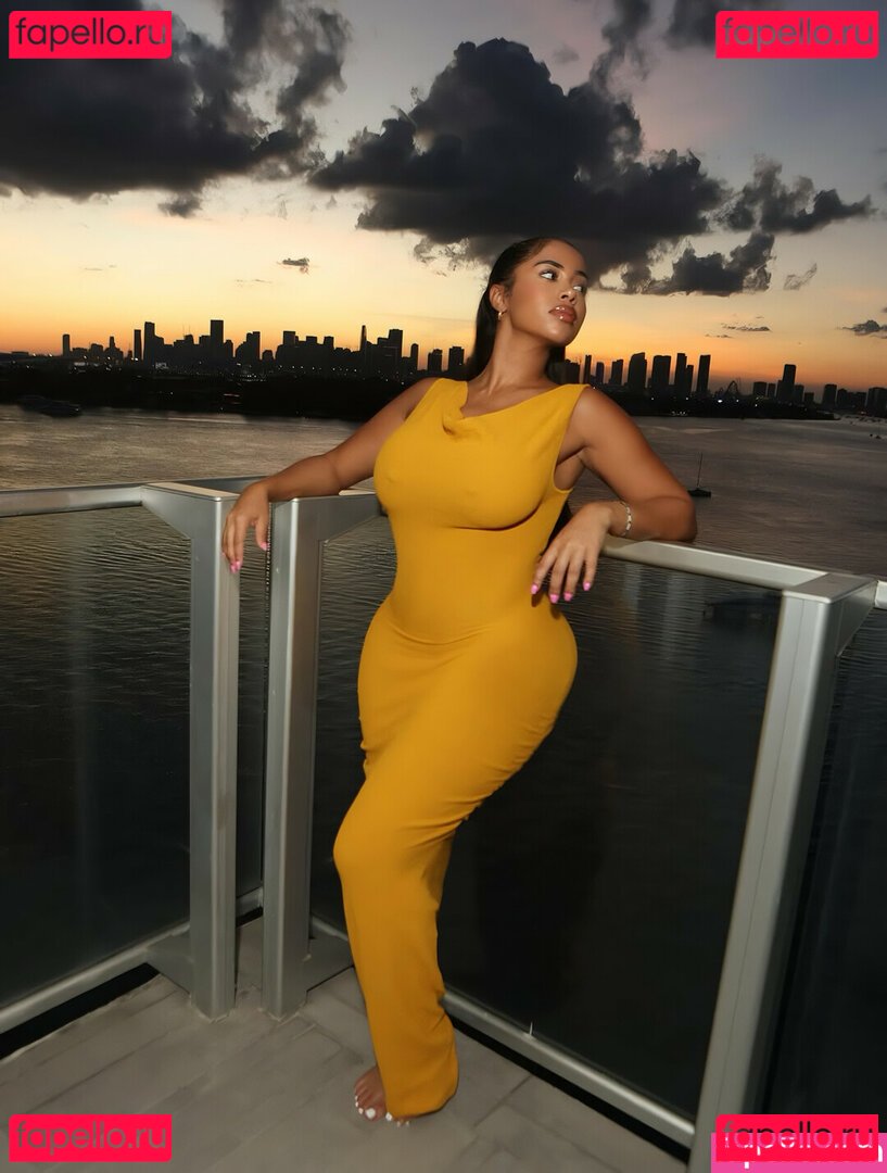 Yasmine Lopez Nude Onlyfans Photo 23