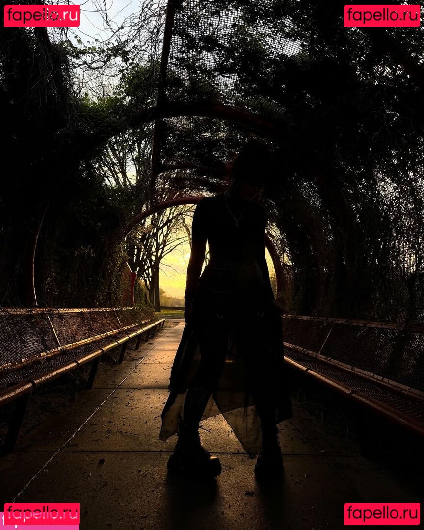 HotGothMlf / yourhotm.lf / yourhotmlf Onlyfans Photo Gallery 