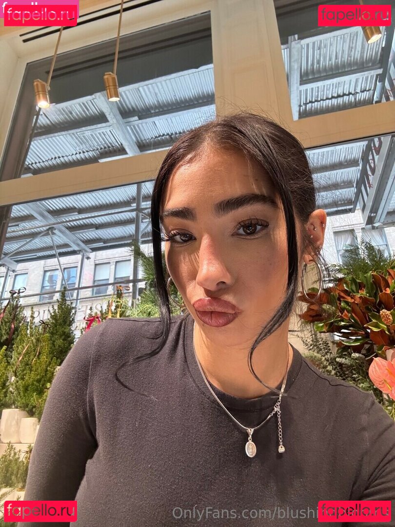 Blushing Blooms Nude Onlyfans Photo 3