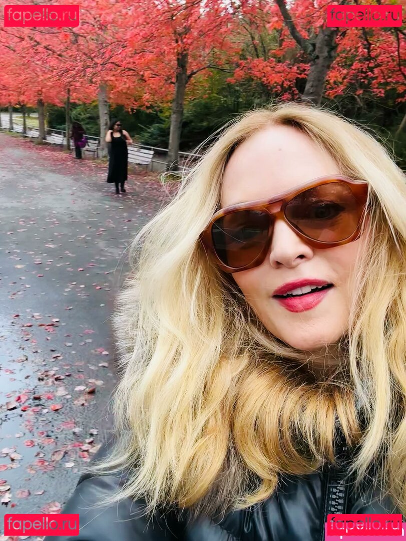 Heather Graham Nude Onlyfans Photo 22