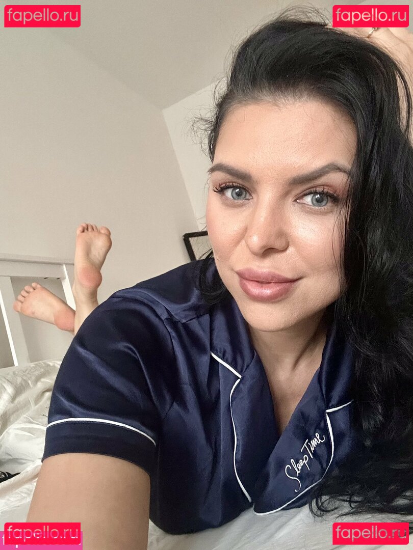 Kira Queen / https: / kiraqueen / queenkiraxo Onlyfans Photo Gallery 