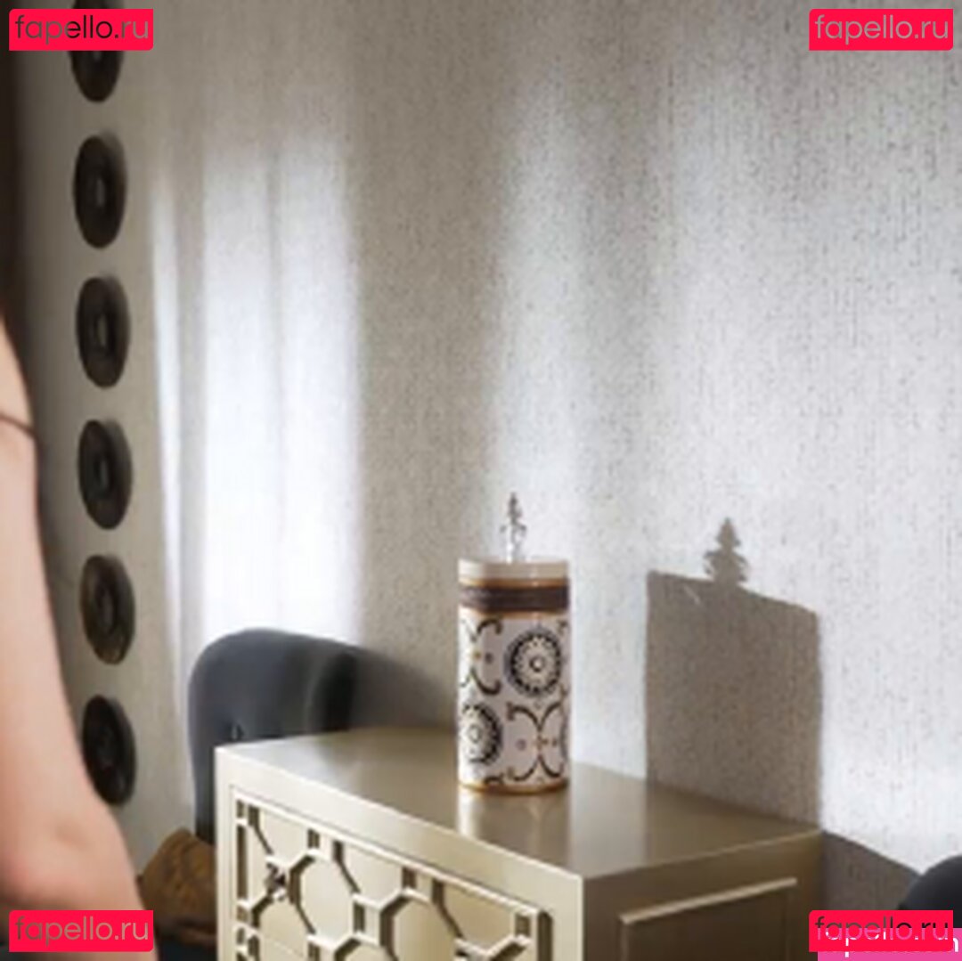 Kira Queen / https: / kiraqueen / queenkiraxo Onlyfans Photo Gallery 