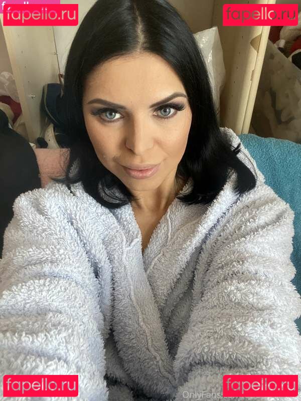 Kira Queen / https: / kiraqueen / queenkiraxo Onlyfans Photo Gallery 