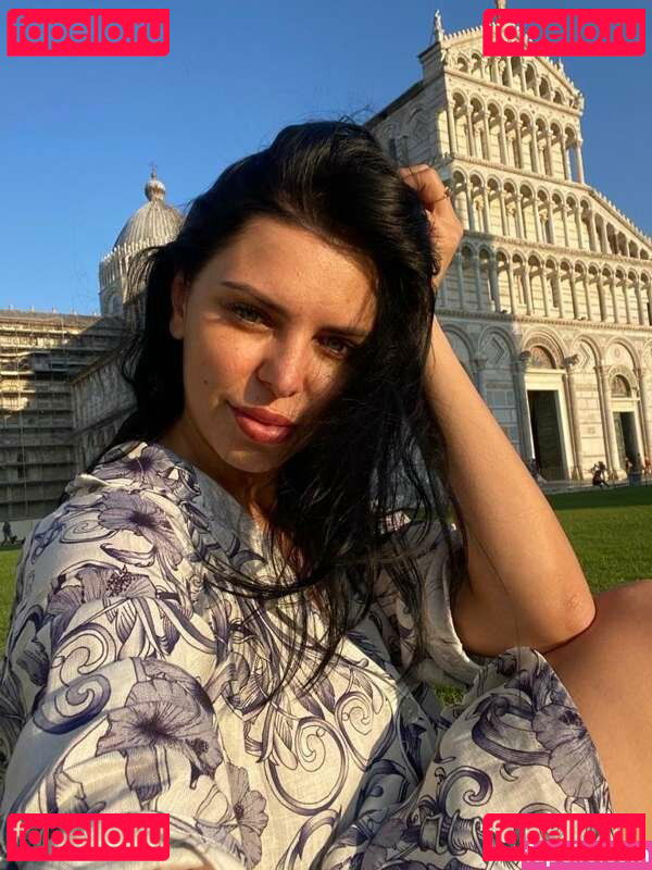 Kira Queen / https: / kiraqueen / queenkiraxo Onlyfans Photo Gallery 