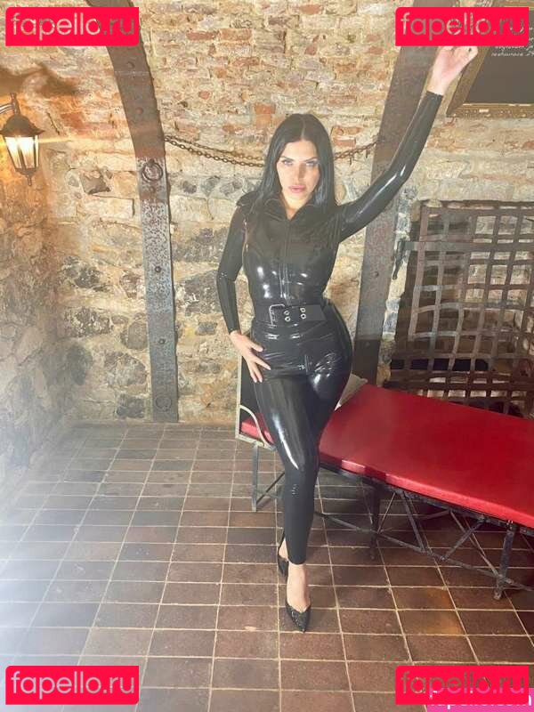 Kira Queen / https: / kiraqueen / queenkiraxo Onlyfans Photo Gallery 