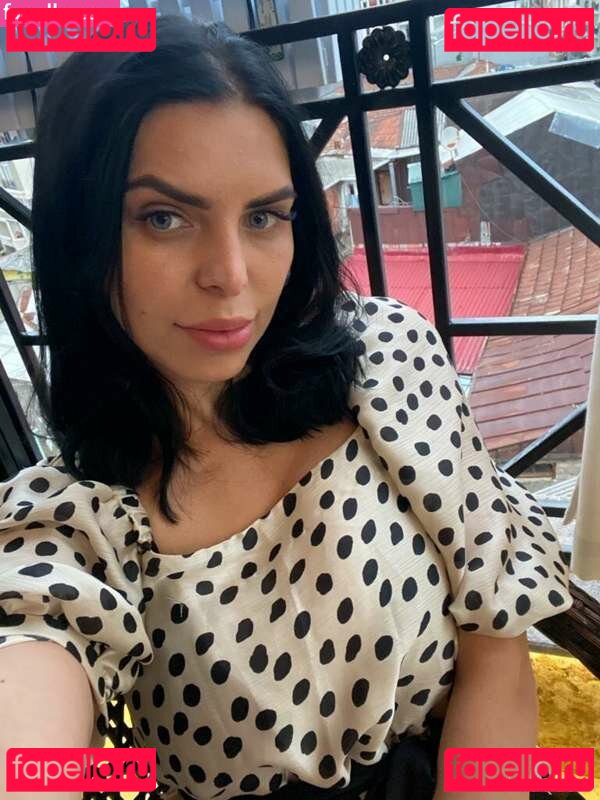 Kira Queen / https: / kiraqueen / queenkiraxo Onlyfans Photo Gallery 