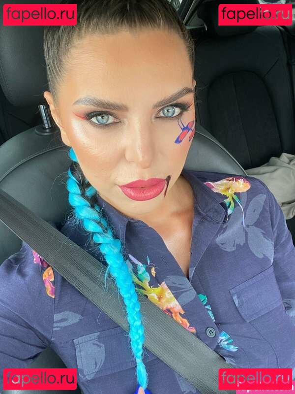 Kira Queen / https: / kiraqueen / queenkiraxo Onlyfans Photo Gallery 