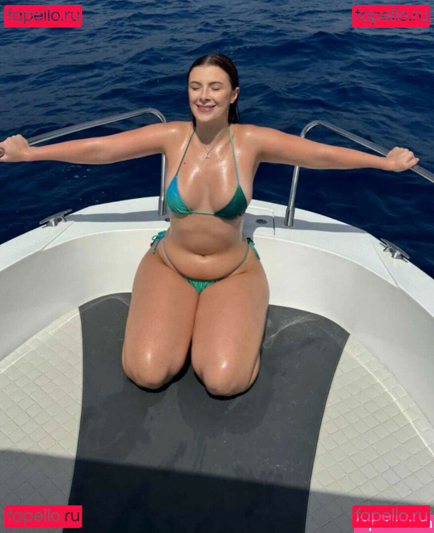 Mia G / iammia1 / mia_ngx Onlyfans Photo Gallery 