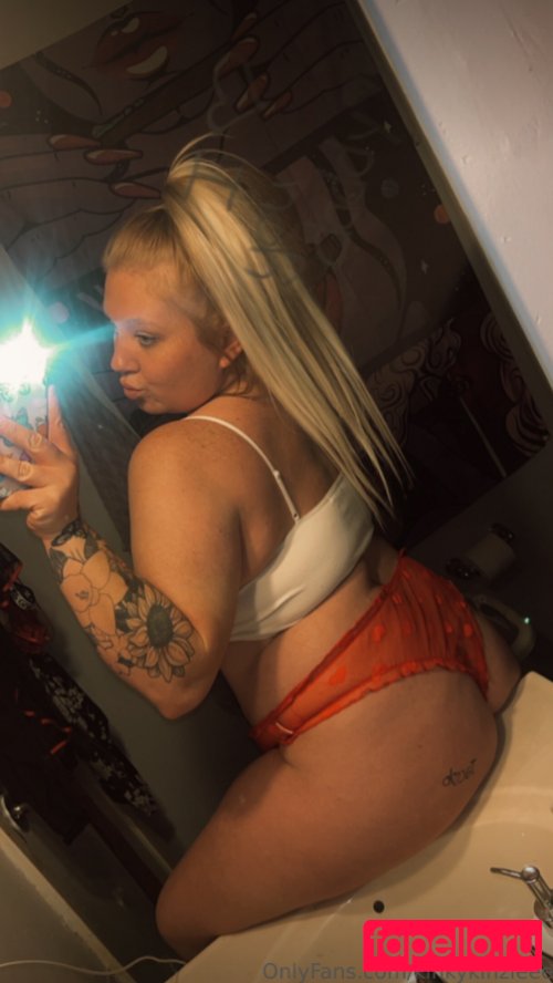 Kinkykinzieee Nude Onlyfans Photo 4