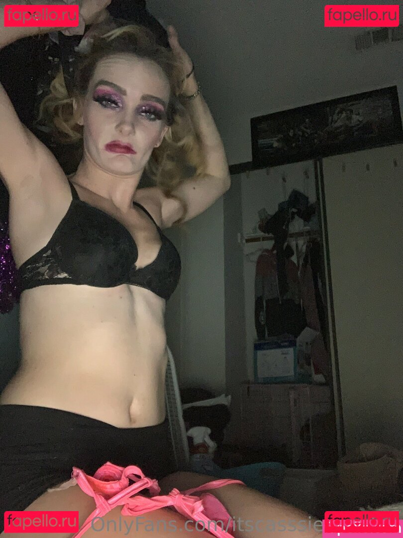 itscassiecurses / thecassiecurse Onlyfans Photo Gallery 