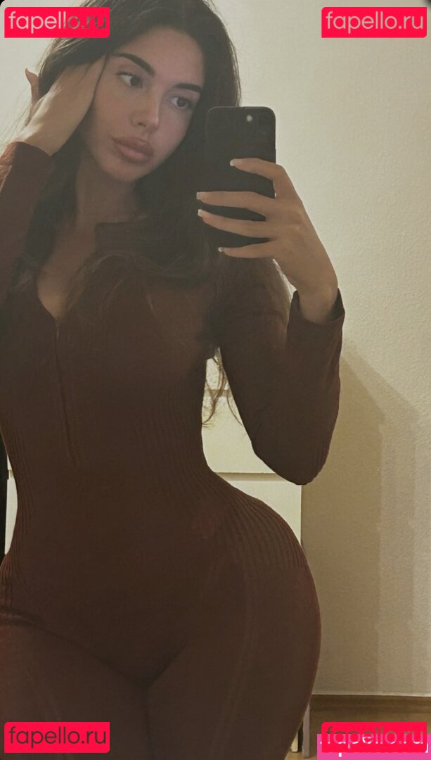 Lya Aylin / Lya.Aylin Onlyfans Photo Gallery 