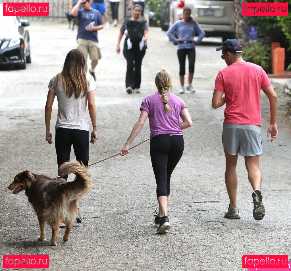 Amanda Seyfried / AmandaSeyfried / mingey Onlyfans Photo Gallery 