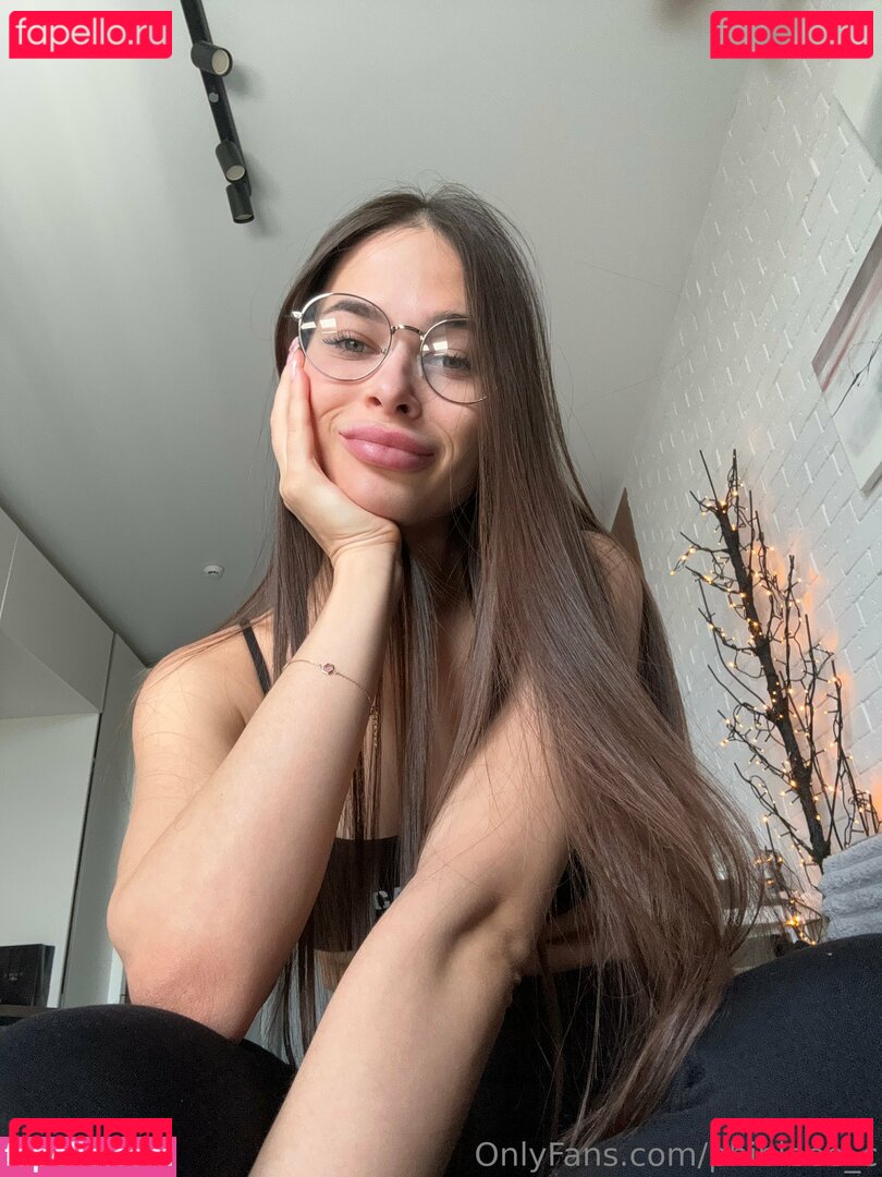 phibieee_c / phoeeebbee Onlyfans Photo Gallery 