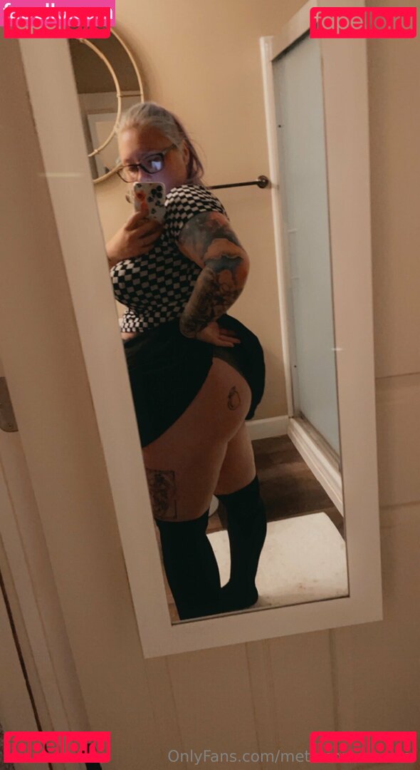 metalcore_mommi / metalcoremommi Onlyfans Photo Gallery 