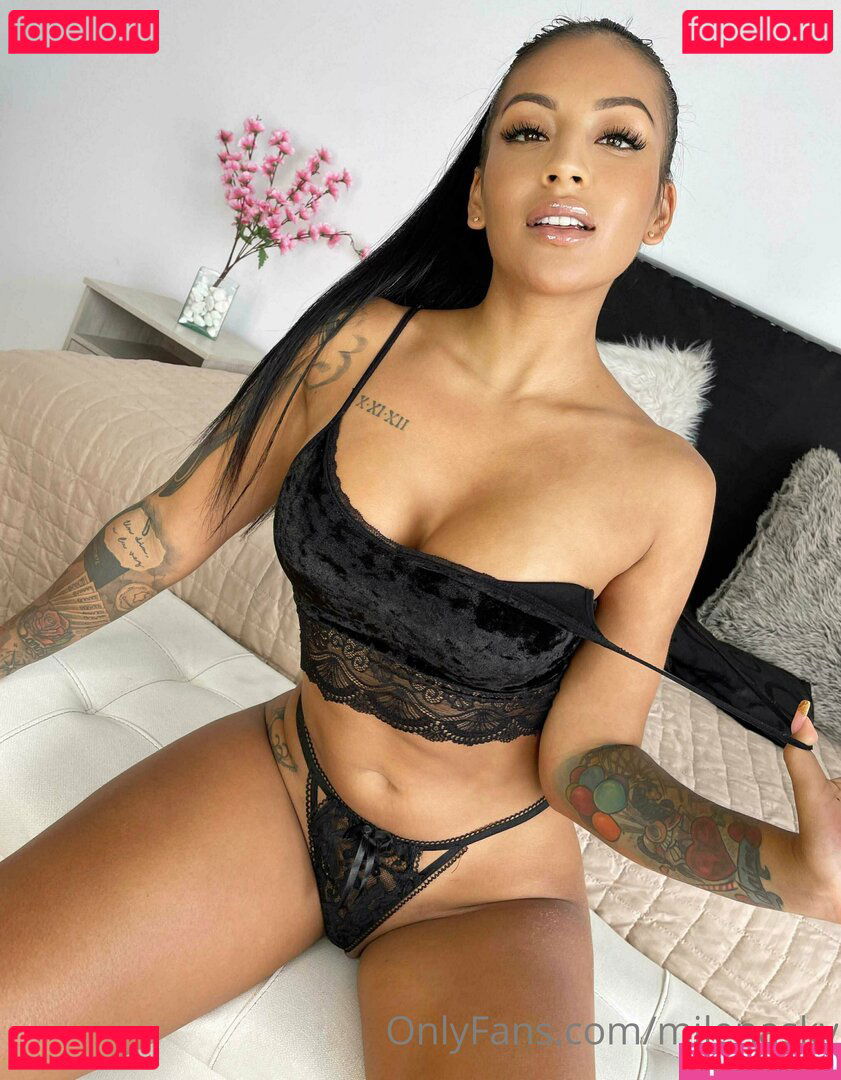 Milena Sky / https: / milenasky / milenaskyy Onlyfans Photo Gallery 