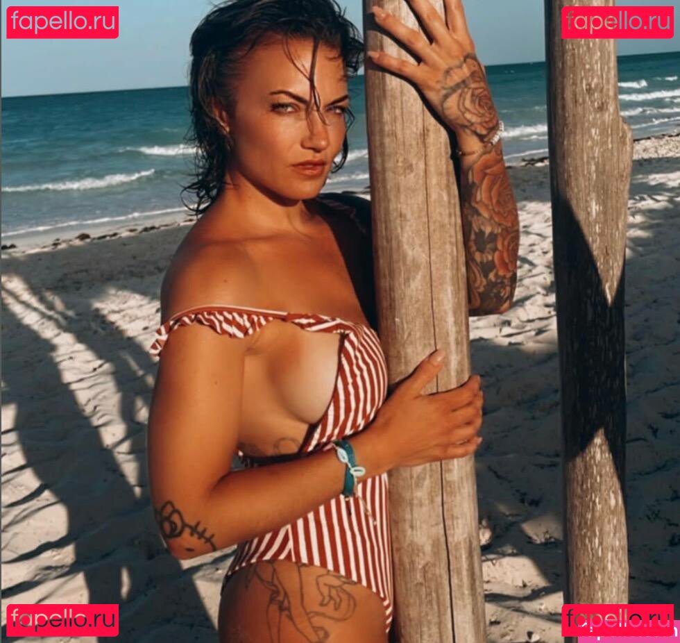 Isabelle Desjardins / isalechat Onlyfans Photo Gallery 