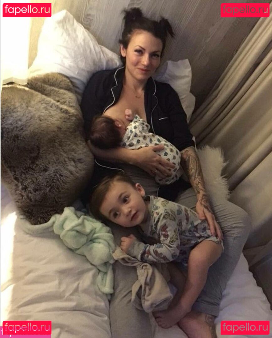 Isabelle Desjardins / isalechat Onlyfans Photo Gallery 