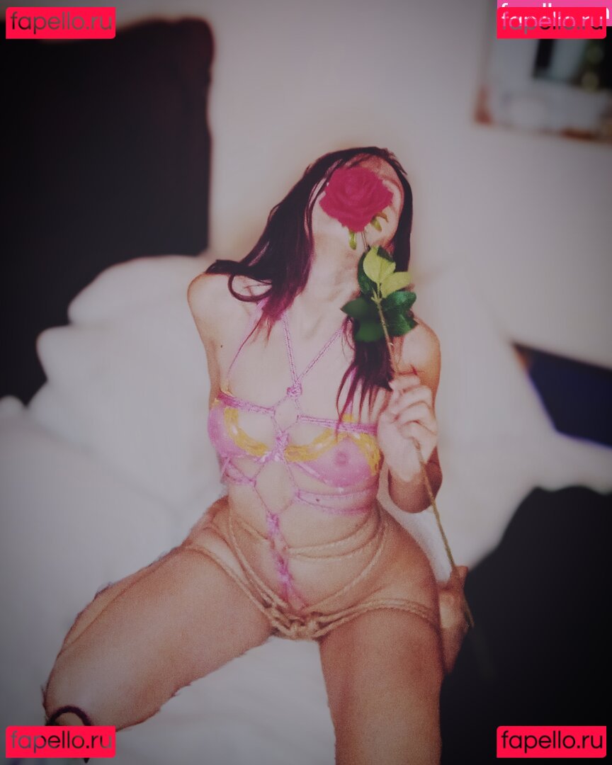 Nayia K.Rose / Nayia Kanavou / girlofthemoonlights / nayiakanavou Onlyfans Photo Gallery 