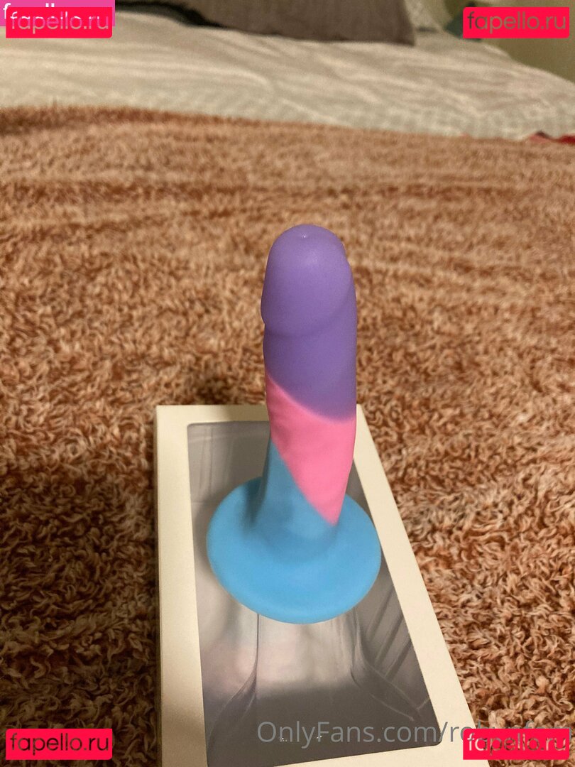 robin.fynn / robynfem Onlyfans Photo Gallery 