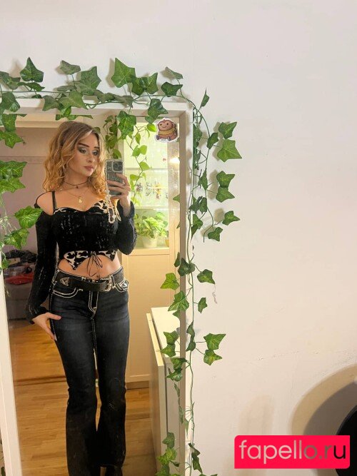 elina / elinatwitch Nude Onlyfans Photo 16