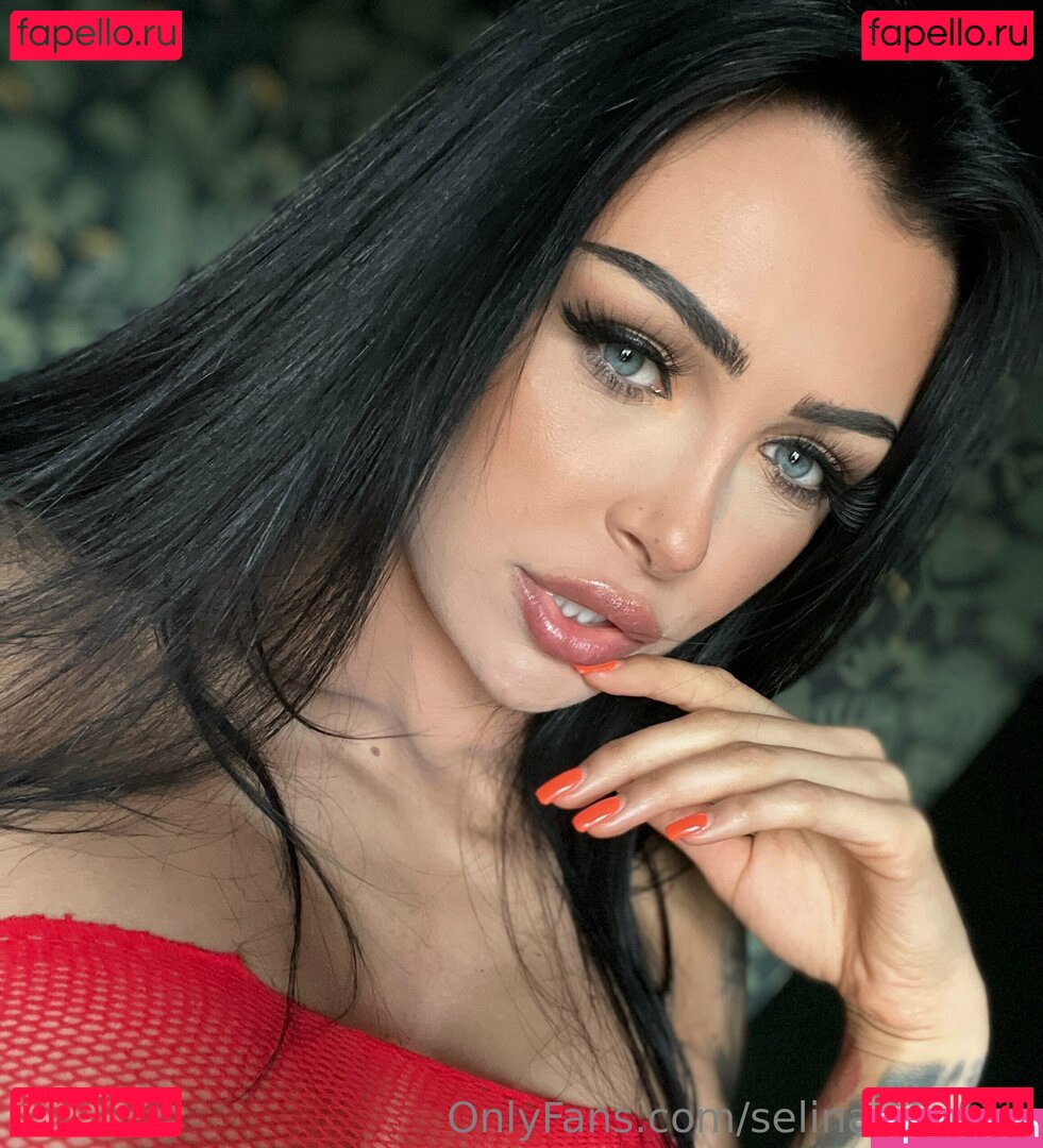 selinafox_free / selinafox_official Onlyfans Photo Gallery 