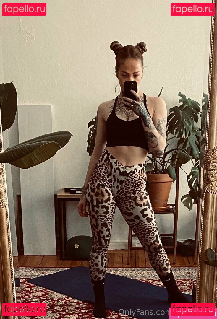 elenas_crib / elenascrib Onlyfans Photo Gallery 