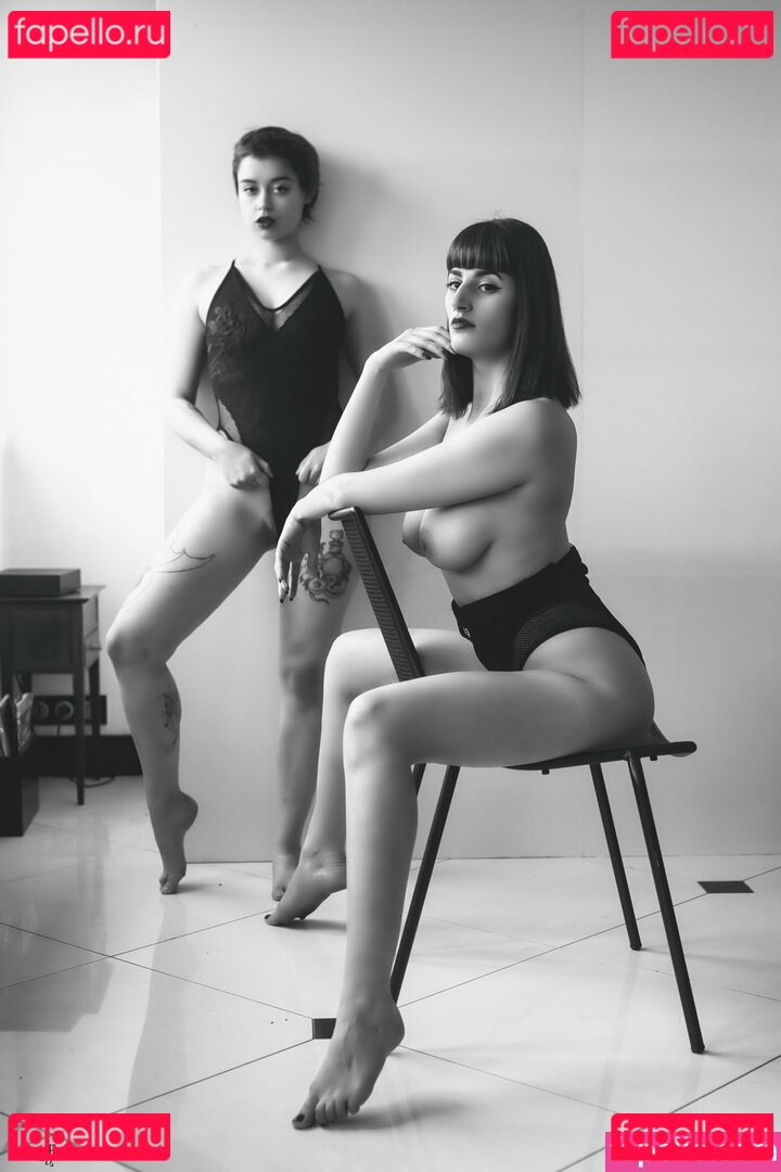 olivecomics / oliviarty / oliviatalar Onlyfans Photo Gallery 