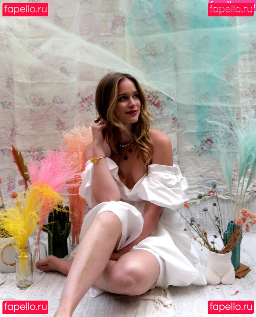 Elizabeth Lail / elizabethdlail / elizabethlail Onlyfans Photo Gallery 