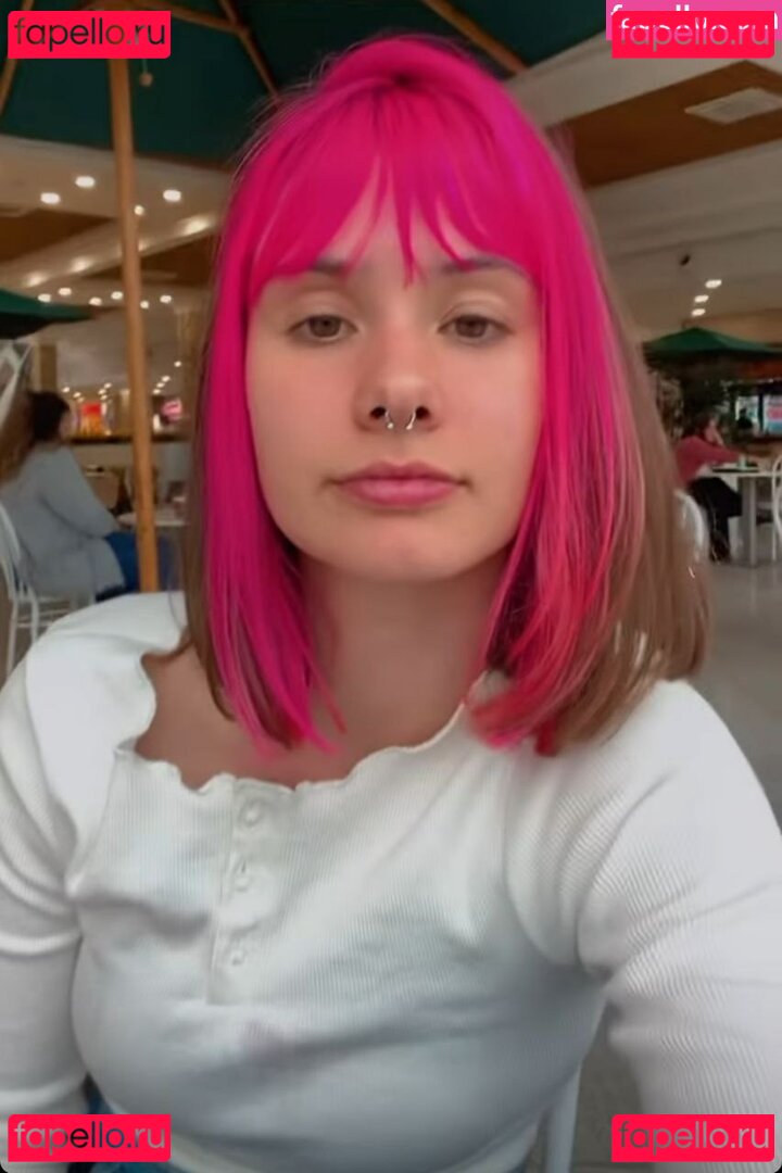 Juliakbarni / missmiapeaches Onlyfans Photo Gallery 