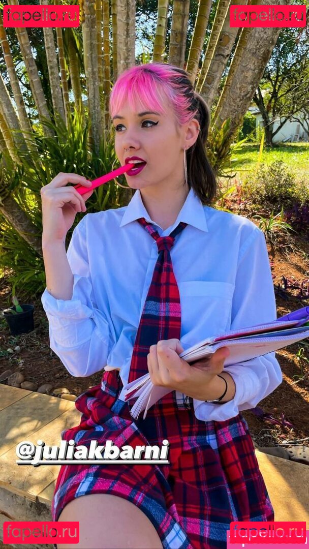 Juliakbarni / missmiapeaches Onlyfans Photo Gallery 